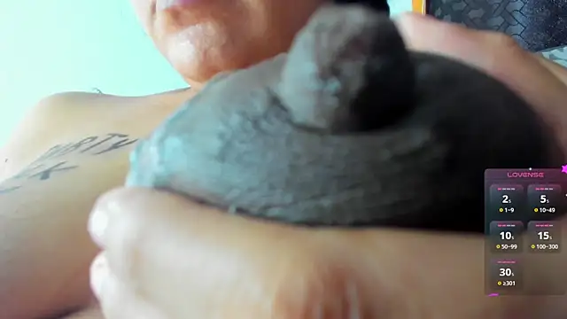 Snapshot of Venus_Blackk chatting on 03/14/25, 10:49 Venus Blackk online show from 03/14/25, 10:49