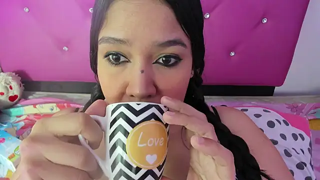 Snapshot of Venus_Blackk chatting on 09/15/25, 11:32 Venus Blackk online show from 09/15/25, 11:32