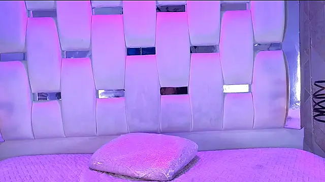 Parismorelli1 online show from 12/16/25, 12:37