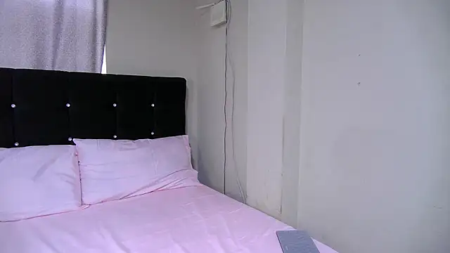 Snapshot of petite_paola chatting on 01/04/25, 02:46 petite paola online show from 01/04/25, 02:46