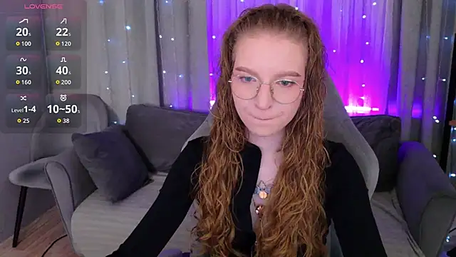 Snapshot of VioletShine chatting on 03/25/26, 01:06 VioletShine online show from 03/25/26, 01:06