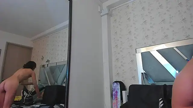 Snapshot of Queenjenn__ chatting on 12/10/24, 01:22 Queenjenn online show from 12/10/24, 01:22