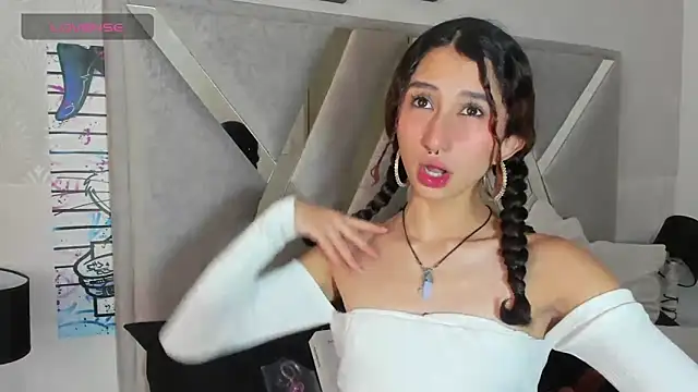 Snapshot of Queenjenn__ chatting on 01/25/25, 01:08 Queenjenn online show from 01/25/25, 01:08