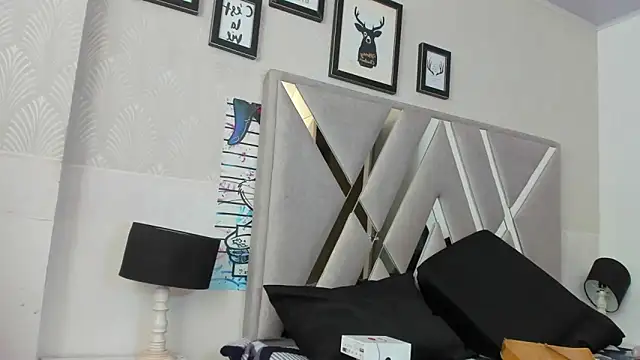 Snapshot of Queenjenn__ chatting on 01/25/25, 07:28 Queenjenn online show from 01/25/25, 07:28