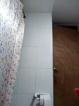 Snapshot of Queenjenn__ chatting on 02/01/25, 11:32 Queenjenn online show from 02/01/25, 11:32