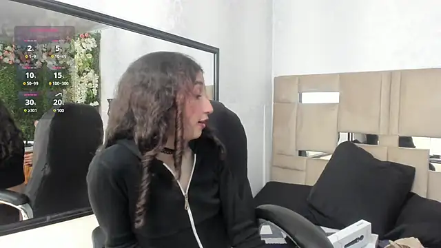 Snapshot of Queenjenn__ chatting on 02/01/25, 02:34 Queenjenn online show from 02/01/25, 02:34