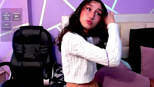 Snapshot of Queenjenn__ chatting on 02/03/25, 01:19 Queenjenn online show from 02/03/25, 01:19