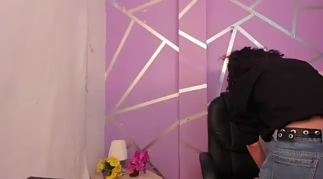 Snapshot of Queenjenn__ chatting on 02/16/25, 07:49 Queenjenn online show from 02/16/25, 07:49