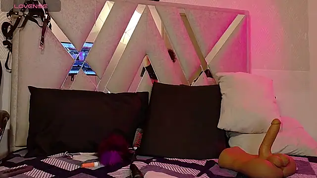 Snapshot of Queenjenn__ chatting on 03/06/26, 10:01 Queenjenn online show from 03/06/26, 10:01