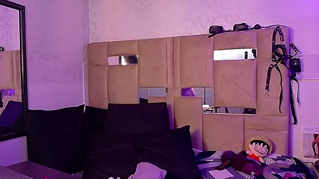 Snapshot of Queenjenn__ chatting on 03/20/26, 05:34 Queenjenn online show from 03/20/26, 05:34