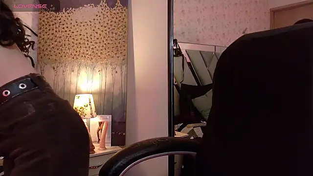 Snapshot of Queenjenn__ chatting on 04/16/26, 07:47 Queenjenn online show from 04/16/26, 07:47