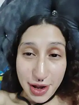 Snapshot of Queenjenn__ chatting on 06/07/26, 01:54 Queenjenn online show from 06/07/26, 01:54