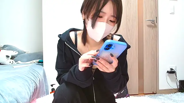 Snapshot of rei_0180 chatting on 01/30/25, 12:06 rei 0180 online show from 01/30/25, 12:06