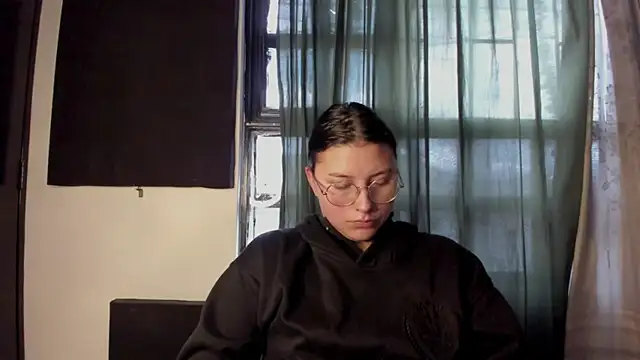 Noellesable online show from 11/18/25, 05:17