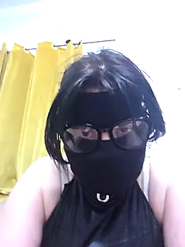 Snapshot of big_yoyo chatting on 12/18/25, 04:35 big yoyo online show from 12/18/25, 04:35