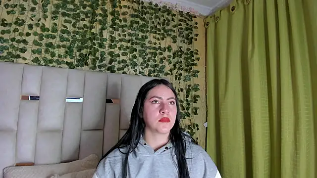 jenifer  power10 online show from 01/05/25, 01:04