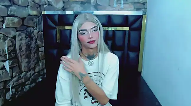 Luna and valery online show from 01/04/25, 08:16