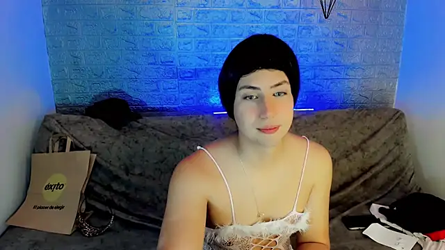 Snapshot of Oxana-Novikov chatting on 06/13/26, 11:02 Oxana-Novikov online show from 06/13/26, 11:02