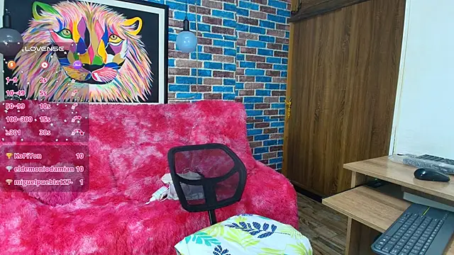 Snapshot of sweet_kitty0110 chatting on 01/15/25, 01:34 sweet kitty0110 online show from 01/15/25, 01:34