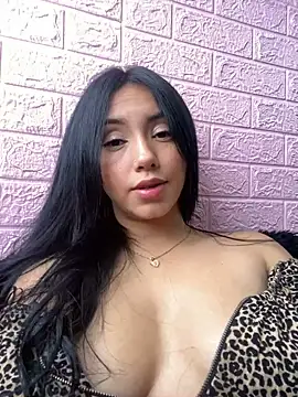 Snapshot of sweet_kitty0110 chatting on 03/11/25, 02:40 sweet kitty0110 online show from 03/11/25, 02:40