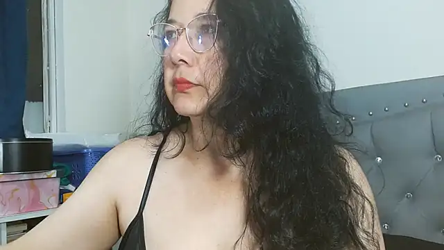 Snapshot of maturepriscila chatting on 04/15/26, 02:35 maturepriscila online show from 04/15/26, 02:35