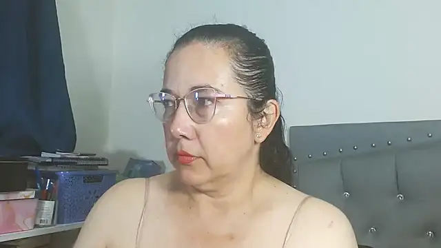 Snapshot of maturepriscila chatting on 06/27/26, 01:06 maturepriscila online show from 06/27/26, 01:06