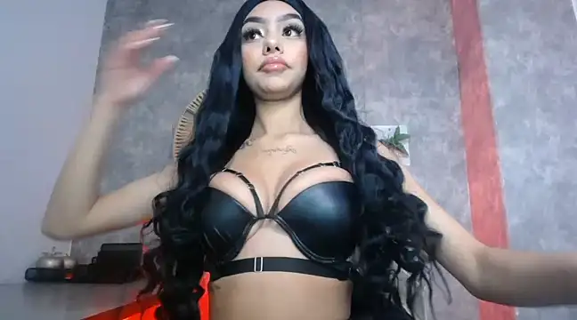 Snapshot of Tiffanny chatting on 12/12/24, 11:40 Tiffanny online show from 12/12/24, 11:40