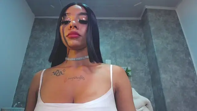 Snapshot of Tiffanny chatting on 12/14/24, 04:52 Tiffanny online show from 12/14/24, 04:52