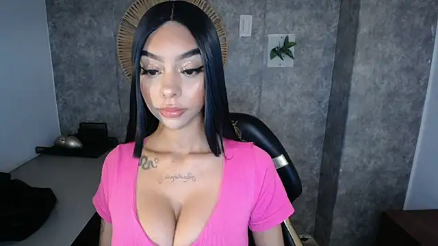 Snapshot of Tiffanny chatting on 12/21/24, 12:16 Tiffanny online show from 12/21/24, 12:16