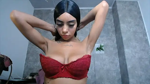 Snapshot of Tiffanny chatting on 12/28/24, 09:40 Tiffanny online show from 12/28/24, 09:40