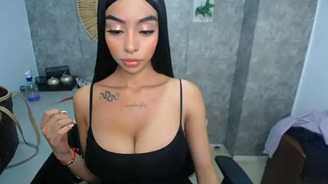 Snapshot of Tiffanny chatting on 01/09/25, 12:30 Tiffanny online show from 01/09/25, 12:30