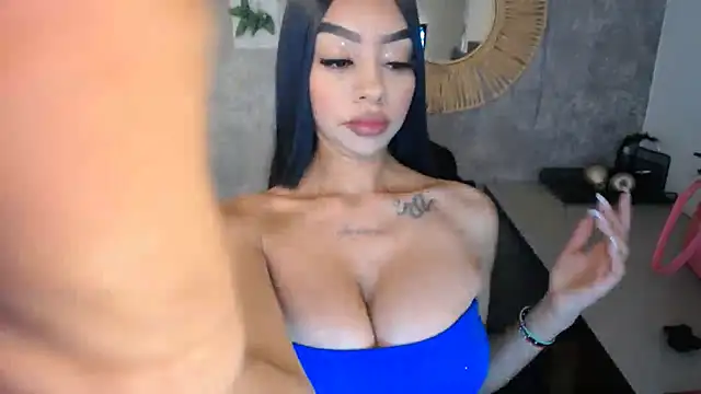 Snapshot of Tiffanny chatting on 01/16/25, 12:42 Tiffanny online show from 01/16/25, 12:42