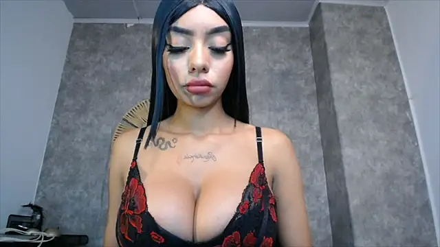 Snapshot of Tiffanny chatting on 01/27/25, 04:01 Tiffanny online show from 01/27/25, 04:01