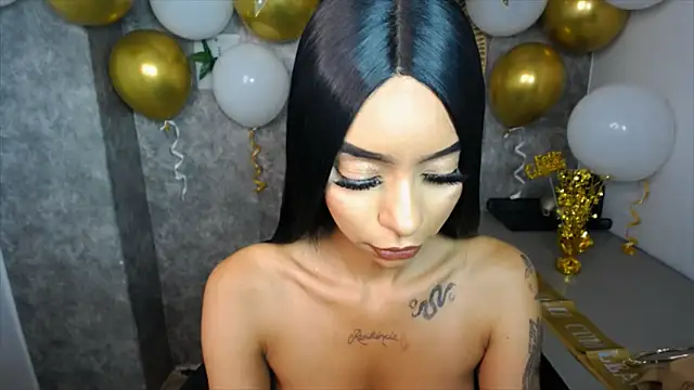 Snapshot of Tiffanny chatting on 02/17/25, 04:37 Tiffanny online show from 02/17/25, 04:37