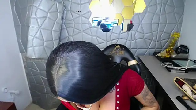 Snapshot of Tiffanny chatting on 03/05/25, 03:40 Tiffanny online show from 03/05/25, 03:40