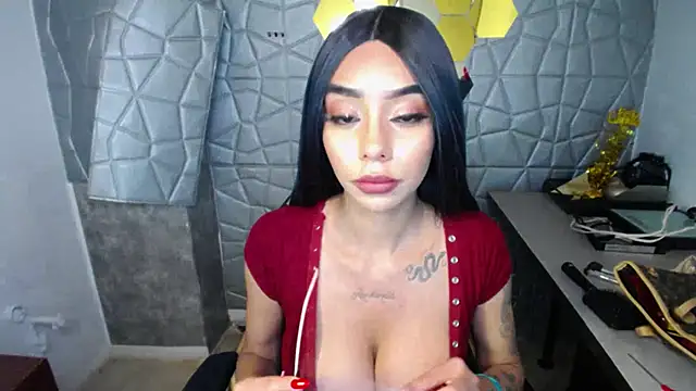 Snapshot of Tiffanny chatting on 03/05/25, 06:45 Tiffanny online show from 03/05/25, 06:45