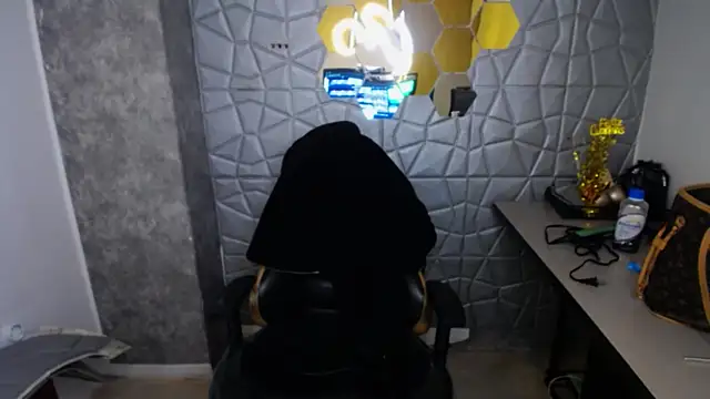 Snapshot of Tiffanny chatting on 03/13/25, 12:46 Tiffanny online show from 03/13/25, 12:46