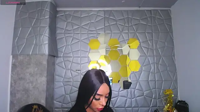 Snapshot of Tiffanny chatting on 03/16/25, 12:33 Tiffanny online show from 03/16/25, 12:33