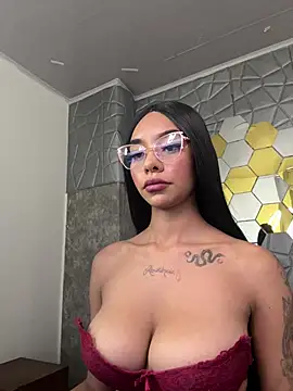 Snapshot of Tiffanny chatting on 03/21/25, 03:46 Tiffanny online show from 03/21/25, 03:46