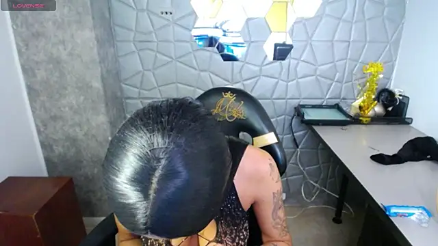 Snapshot of Tiffanny chatting on 03/22/25, 06:47 Tiffanny online show from 03/22/25, 06:47