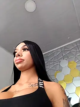 Snapshot of Tiffanny chatting on 10/02/25, 02:40 Tiffanny online show from 10/02/25, 02:40