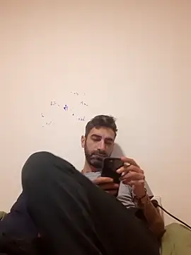 Snapshot of Italian69am chatting on 11/04/25, 07:18 Italian69am online show from 11/04/25, 07:18