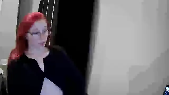 LilyFoxxx online show from 12/04/24, 05:16