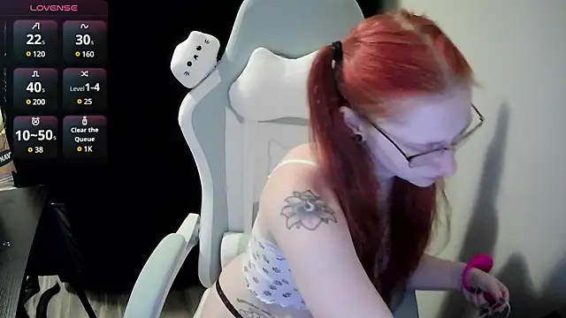 LilyFoxxx online show from 12/16/24, 04:23