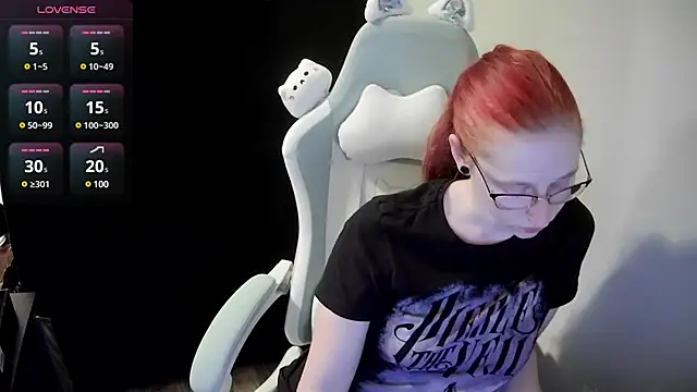 LilyFoxxx online show from 12/19/24, 05:18