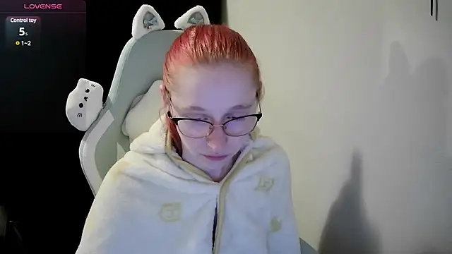 LilyFoxxx online show from 12/21/24, 05:25