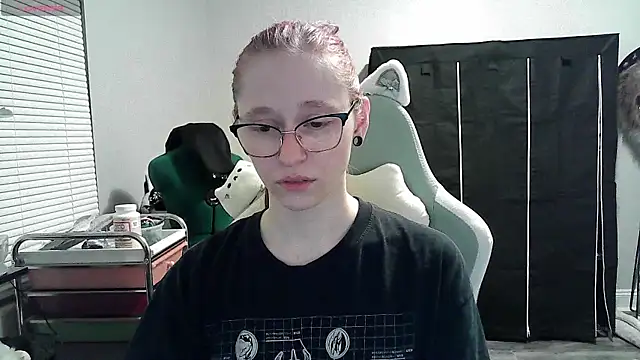 LilyFoxxx online show from 01/06/25, 04:26