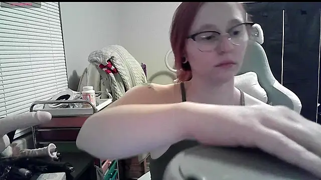 LilyFoxxx online show from 01/19/25, 04:12