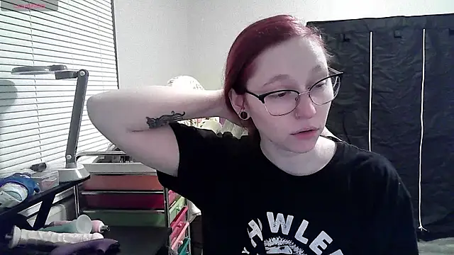 LilyFoxxx online show from 01/24/25, 04:05