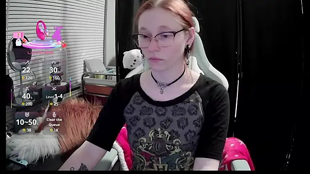 LilyFoxxx online show from 03/05/25, 04:24